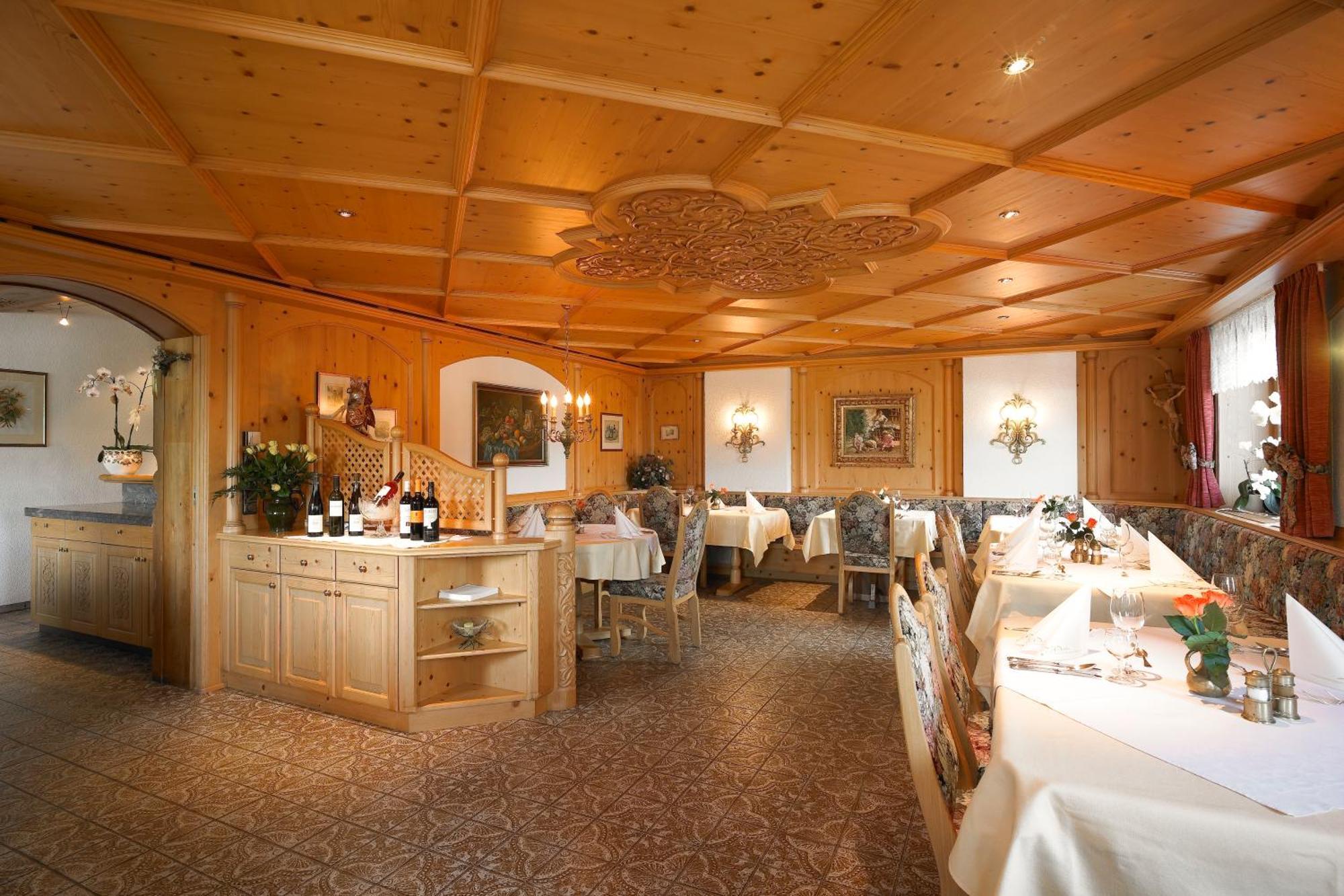 Hotel Montabella Schruns Zewnętrze zdjęcie